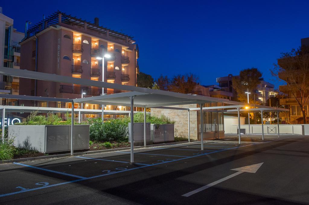 Hotel Trevi Riccione, In Centro Sul Mare 3*